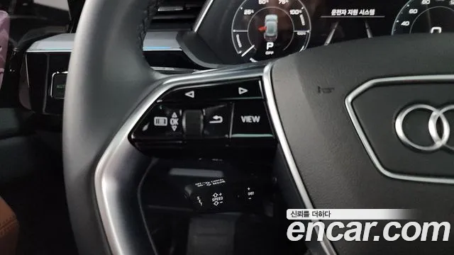 Audi e-tron — Фото автомобиля 16