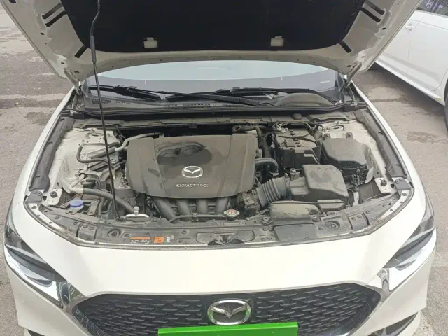 Mazda Axela — Фото автомобиля 15