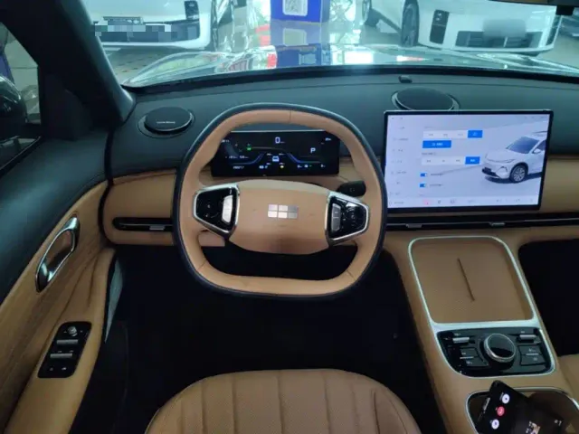 Geely Galaxy Starship 7 EM-i — Фото автомобиля 10