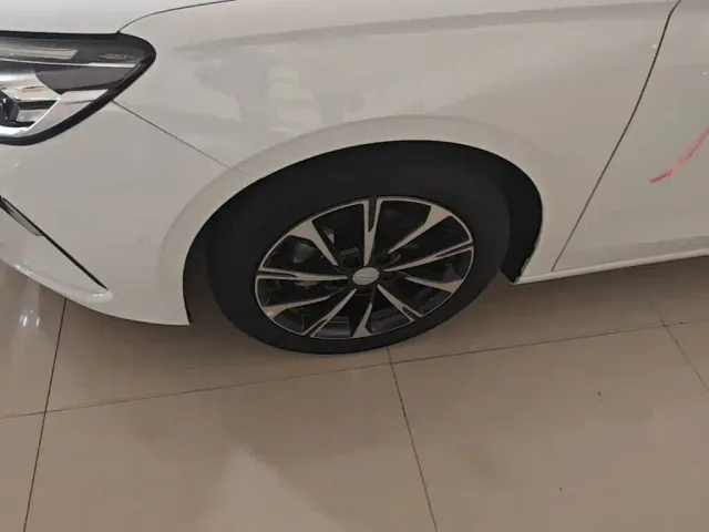 Geely Emgrand — Фото автомобиля 22