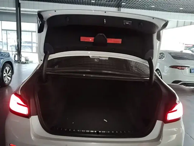 BMW 5 Series — Фото автомобиля 18