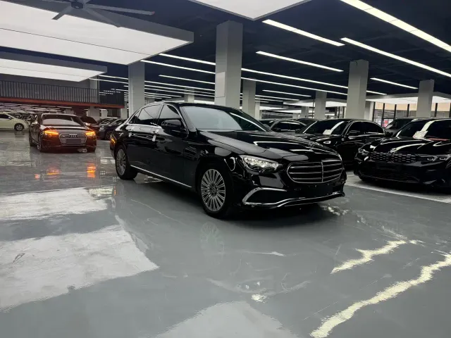 Mercedes-Benz E-Class — Фото автомобиля 3