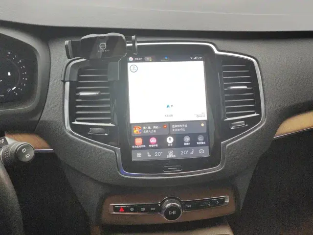 Volvo XC90 — Фото автомобиля 13