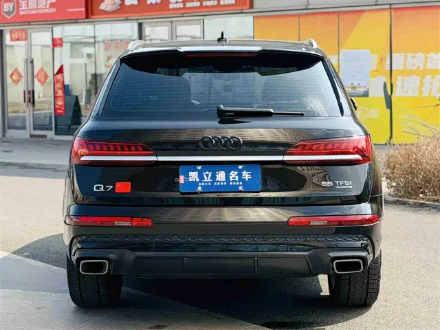 Audi Q7 — Фото автомобиля 5