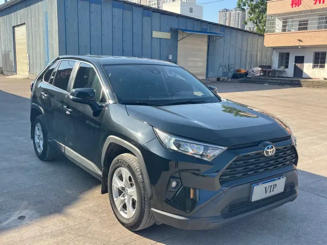 Toyota RAV4 — Фото автомобиля 3