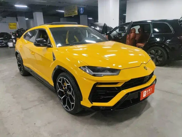 Lamborghini Urus — Фото автомобиля 5