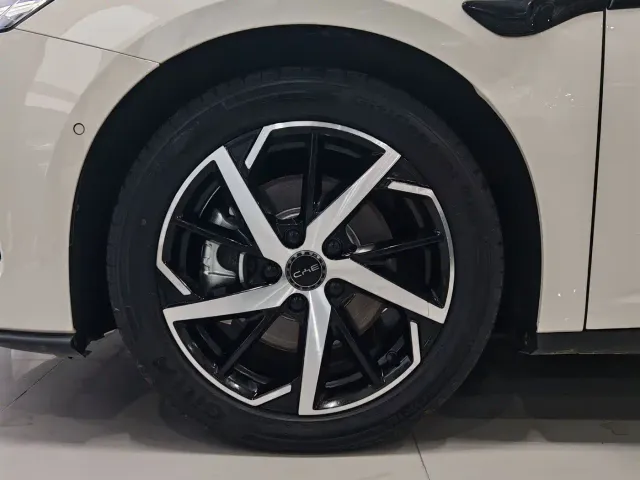 BYD Seal 07 DM-i — Фото автомобиля 10