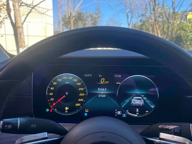 Mercedes-Benz E-Class — Фото автомобиля 12
