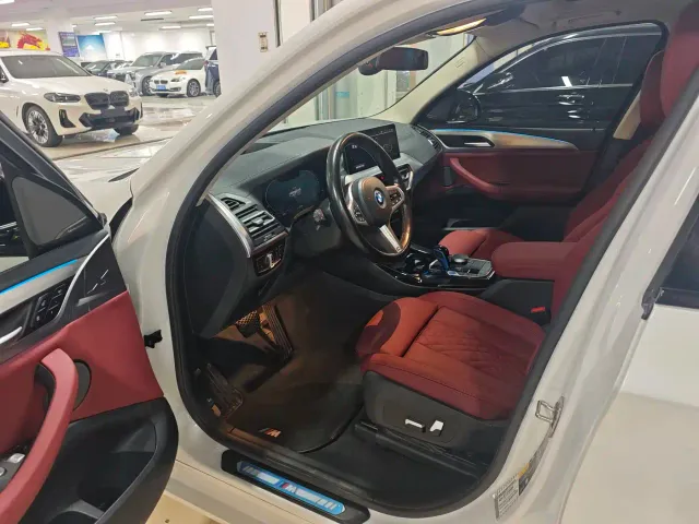 BMW iX3 — Фото автомобиля 5