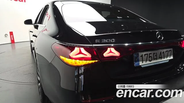 Mercedes-Benz E-Class E-класс W214 E300 4MATIC Exclusive — Фото автомобиля 21