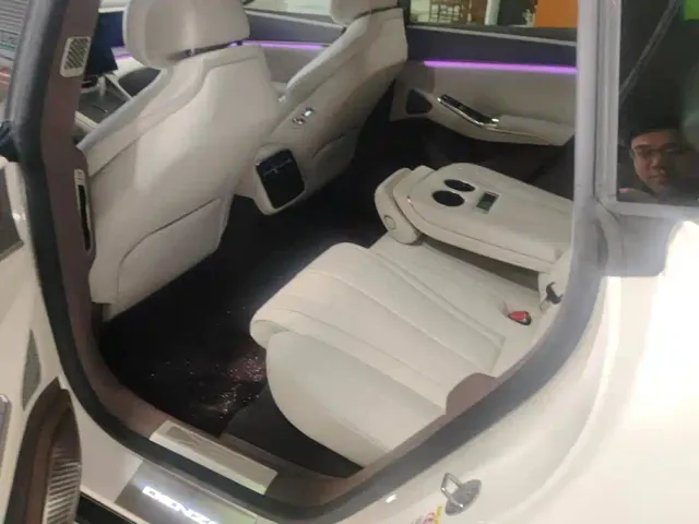 Denza Z9GT — Фото автомобиля 11