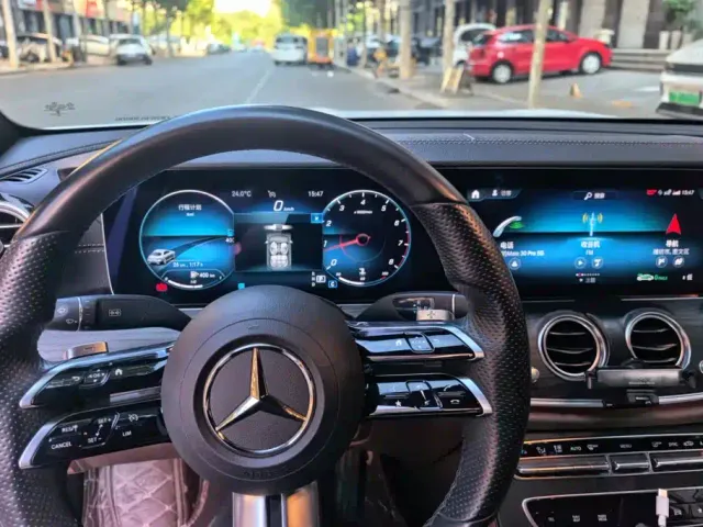 Mercedes-Benz E-Class — Фото автомобиля 13