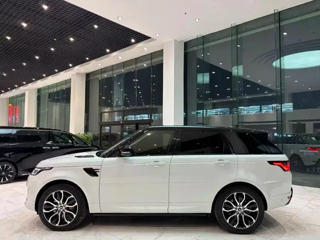 Land Rover Range Rover Sport — Фото автомобиля 4