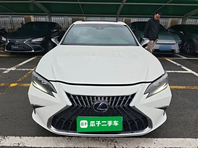 Lexus ES — Фото автомобиля 2