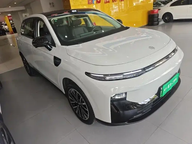Leapmotor B10 — Фото автомобиля 3