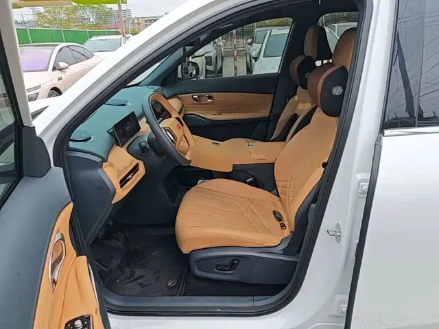 Geely Galaxy Starship 7 EM-i — Фото автомобиля 14