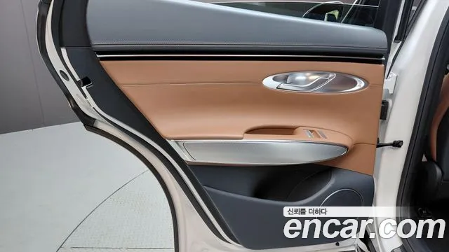 Genesis GV70 — Фото автомобиля 25