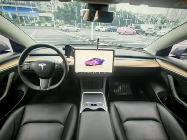 Tesla Model 3 — Фото автомобиля 11