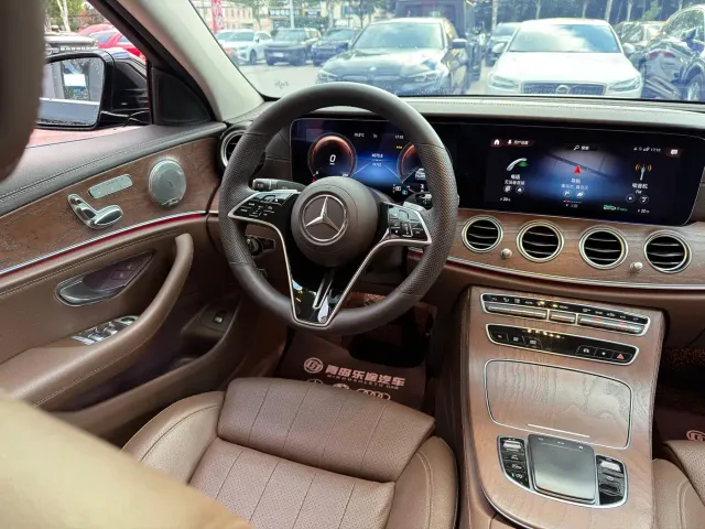 Mercedes-Benz E-Class — Фото автомобиля 11