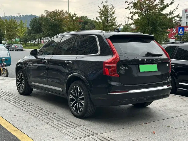 Volvo XC90 — Фото автомобиля 4