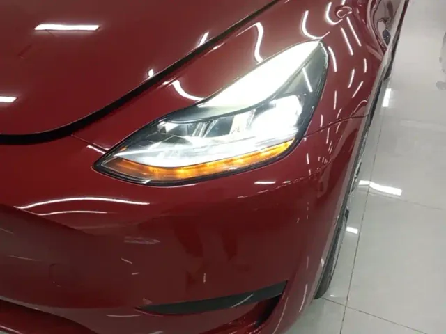 Tesla Model Y — Фото автомобиля 23