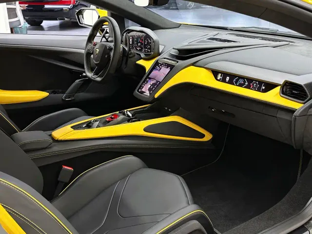 Lamborghini Revuelto — Фото автомобиля 17
