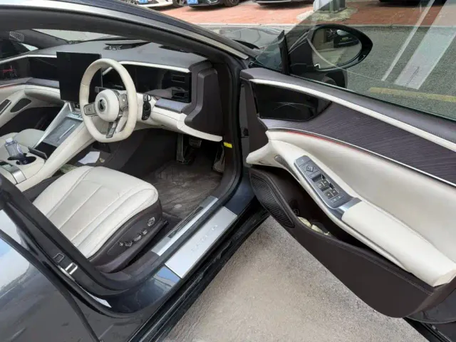 Denza Z9 — Фото автомобиля 5