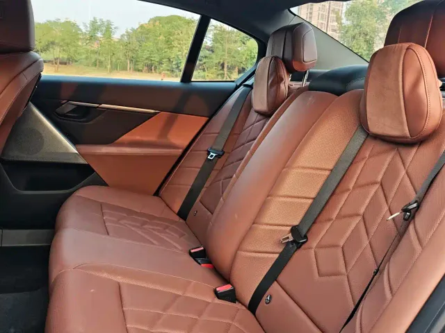 BMW i5 — Фото автомобиля 6