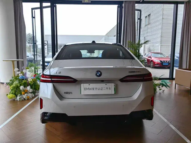 BMW i5 — Фото автомобиля 5