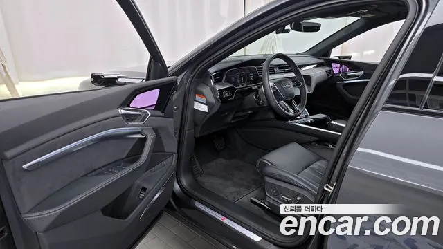 Audi e-tron — Фото автомобиля 10