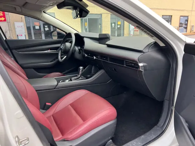 Mazda Axela — Фото автомобиля 7