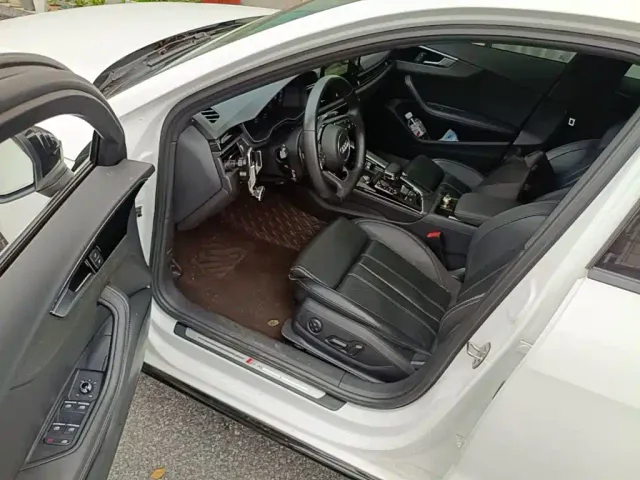 Audi A4L — Фото автомобиля 15