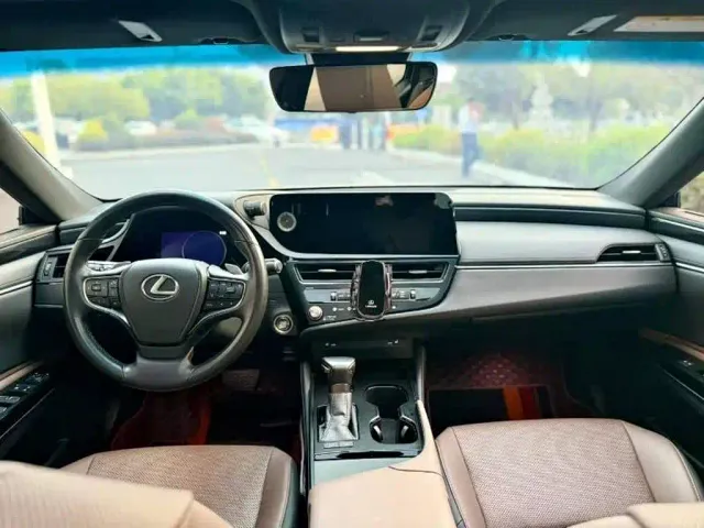 Lexus ES — Фото автомобиля 7
