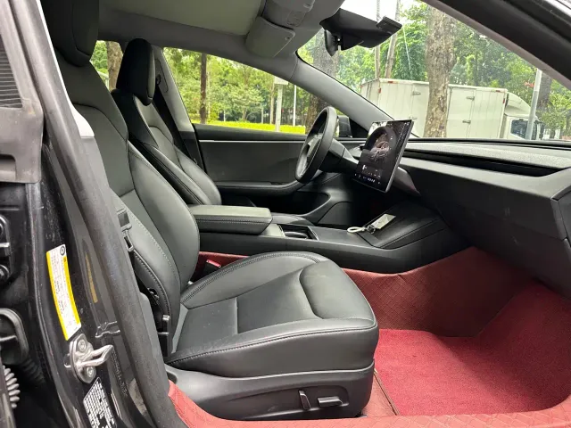 Tesla Model 3 — Фото автомобиля 7