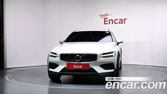Volvo V60 Cross Country 2nd Gen — Фото автомобиля 3