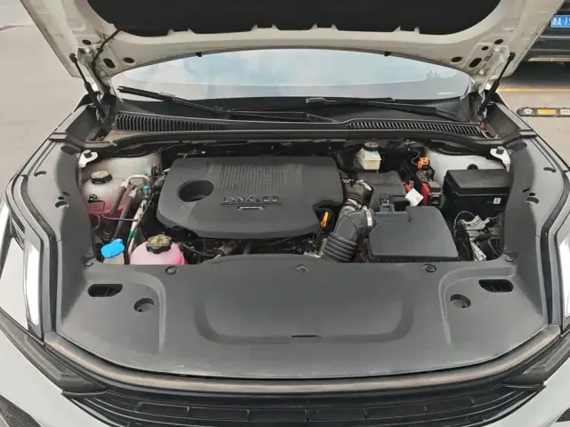 Lynk & Co 06 EM-P — Фото автомобиля 10