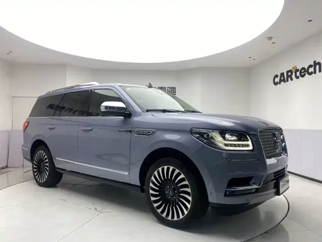 Lincoln Navigator — Фото автомобиля 2