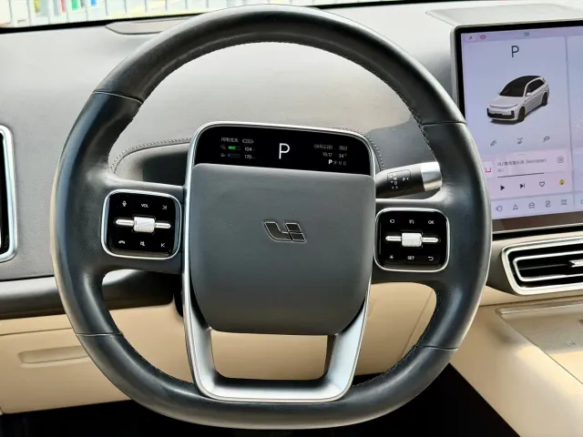 Li Auto L7 — Фото автомобиля 9