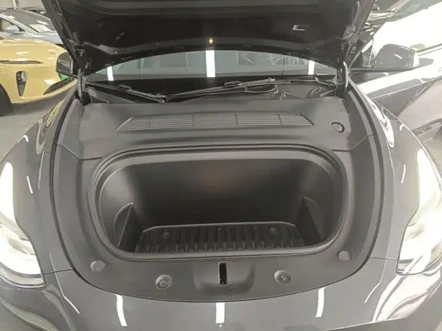 Tesla Model Y — Фото автомобиля 19