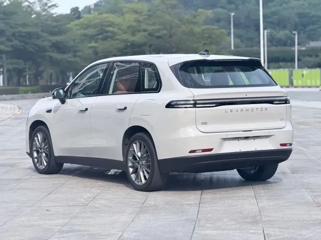Leapmotor C10 — Фото автомобиля 6