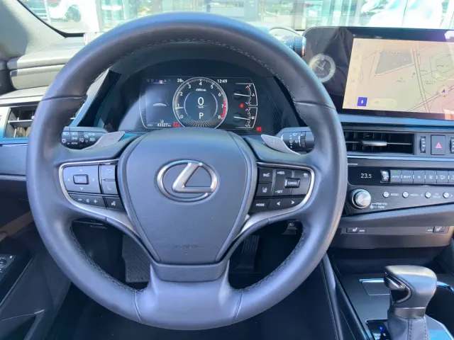 Lexus ES — Фото автомобиля 13