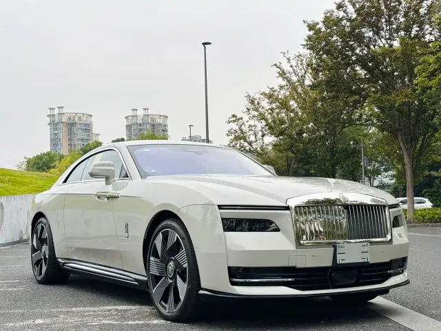 Rolls-Royce Spectre — Фото автомобиля 3