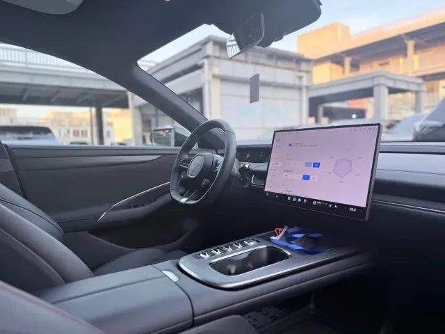 Xiaomi SU7 — Фото автомобиля 13