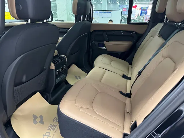 Land Rover Land Rover Defender 2025 110 3.0T P400 -Dynamic HSE — Фото автомобиля 18
