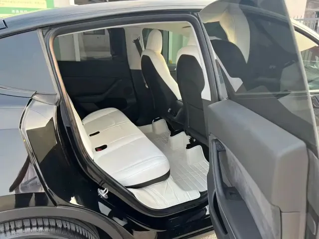 Tesla Model Y — Фото автомобиля 9