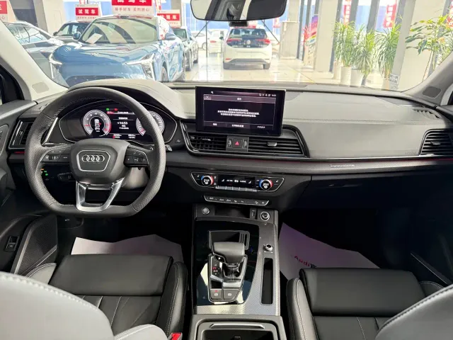 Audi Q5L — Фото автомобиля 10