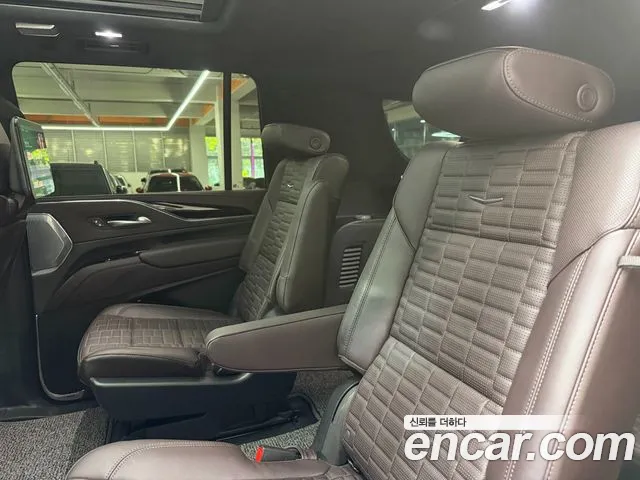 Cadillac Escalade — Фото автомобиля 9