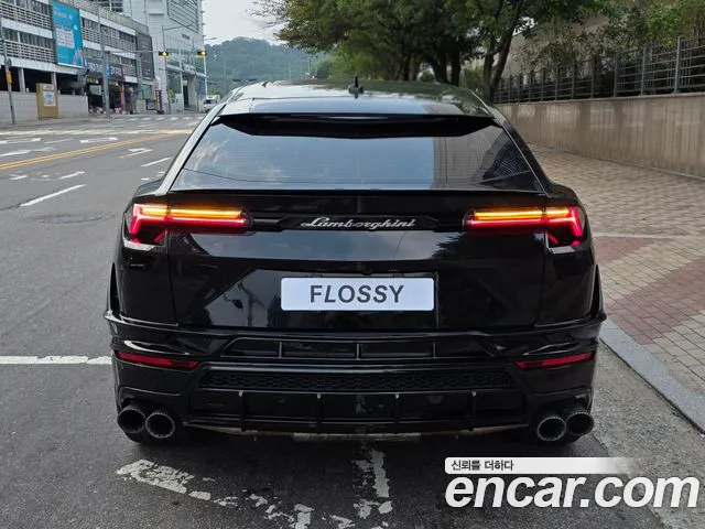 Lamborghini Urus — Фото автомобиля 4