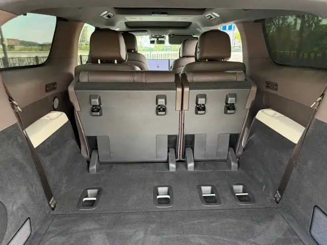 Li Auto MEGA — Фото автомобиля 17