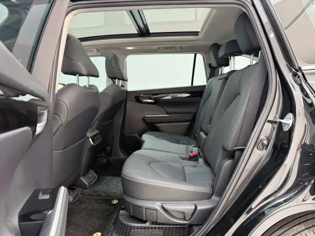 Toyota Highlander — Фото автомобиля 18